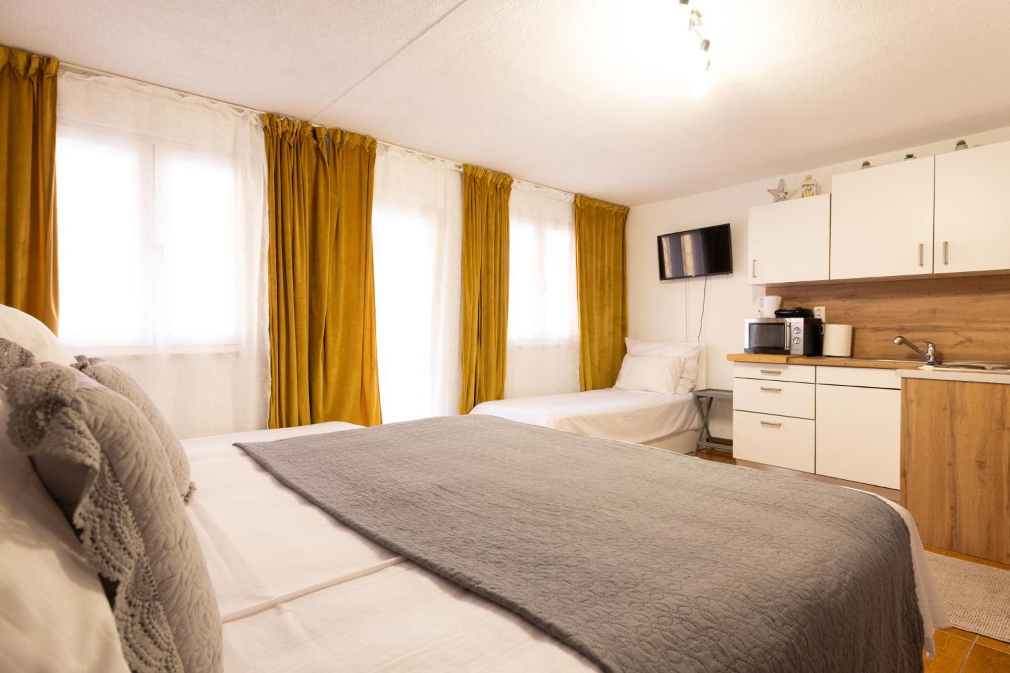 Guesthouse Rebecca Makarska Extérieur photo